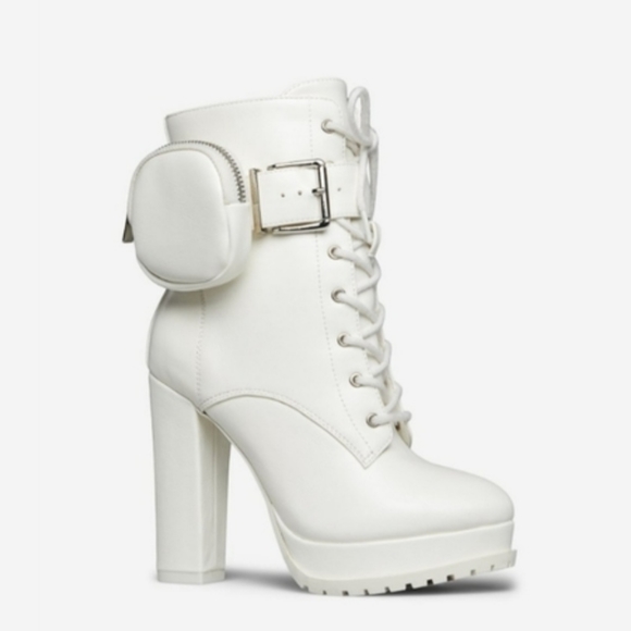 Women's White Boots, Lace up, lug soles with pouch. Shoe Dazzle. Size 7.5. - Picture 14 of 14